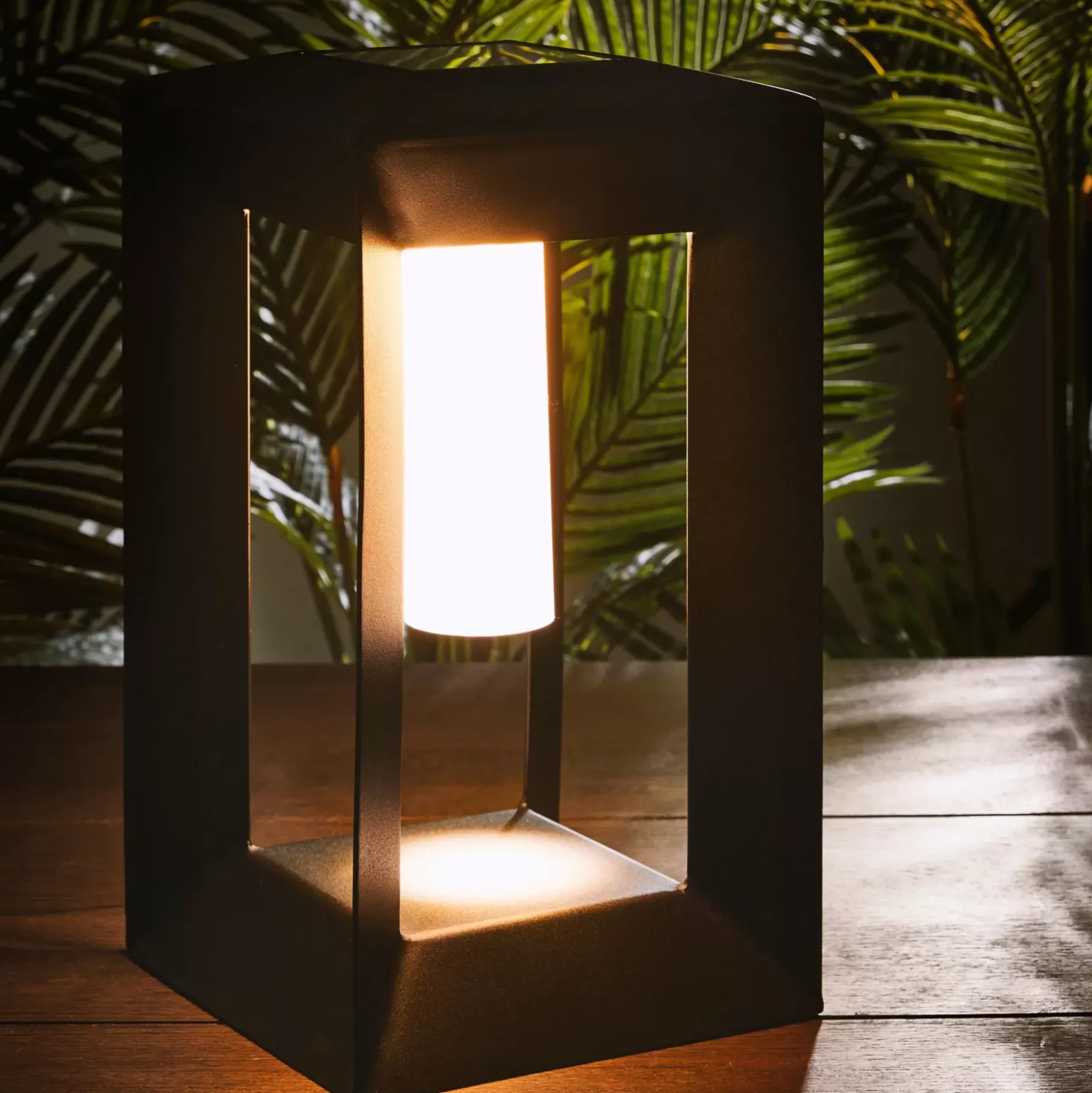 CASA Lore Lampara Solar Negro