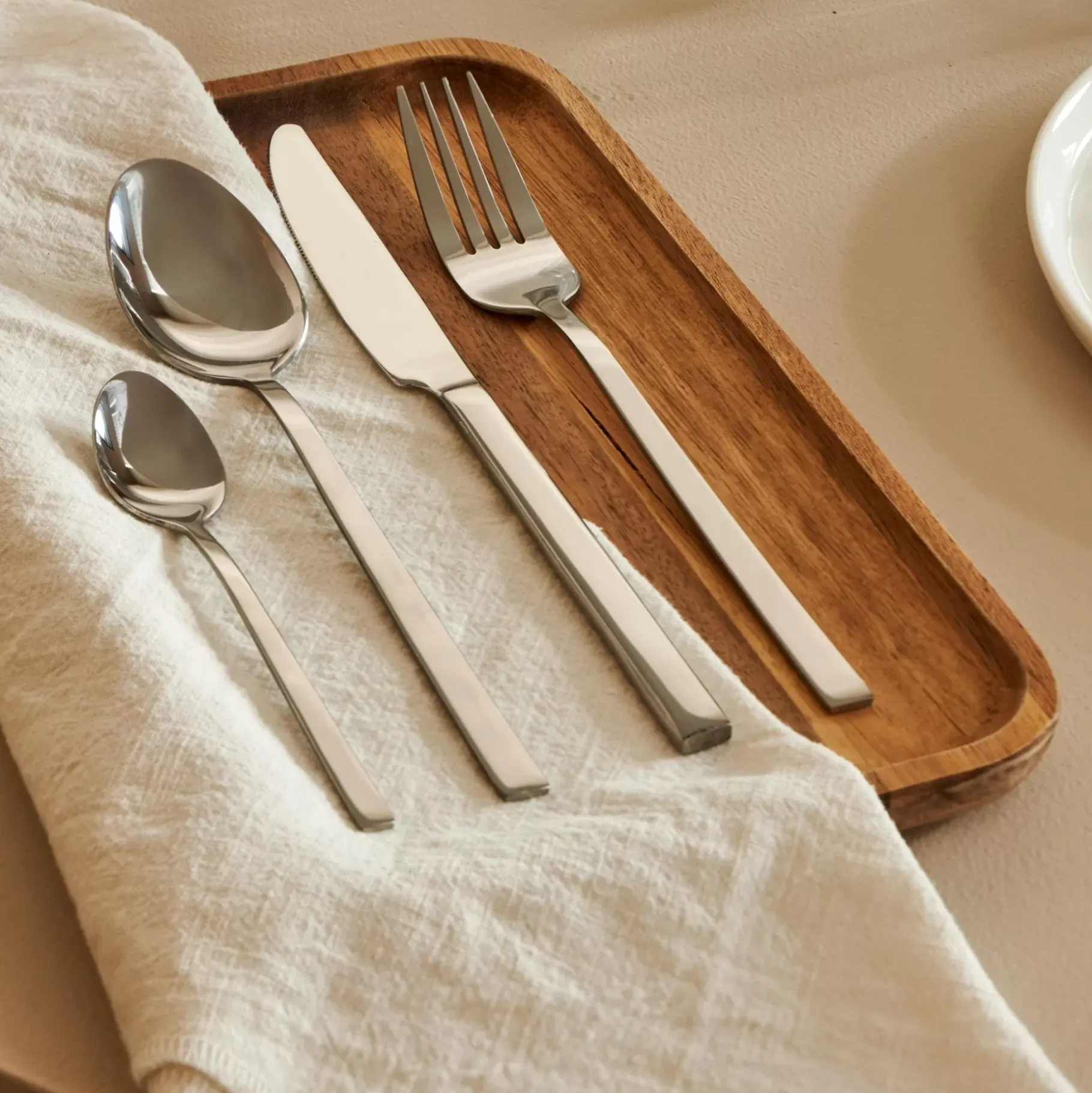 CASA Lugano Cuberteria 16 Piezas Plateado